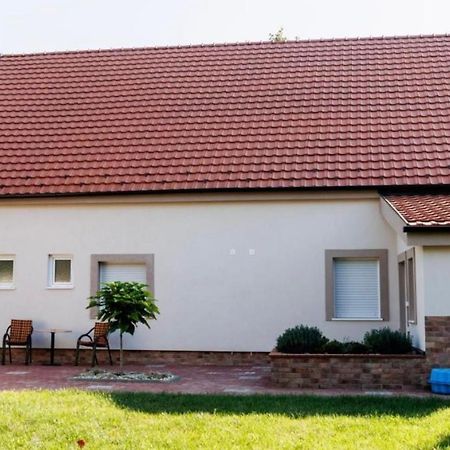 Kollar D Guest House - Prenociste Rooms Subotica Esterno foto