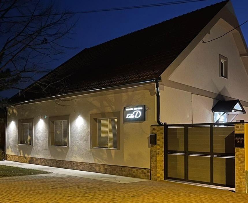 Kollar D Guest House - Prenociste Rooms Subotica Esterno foto