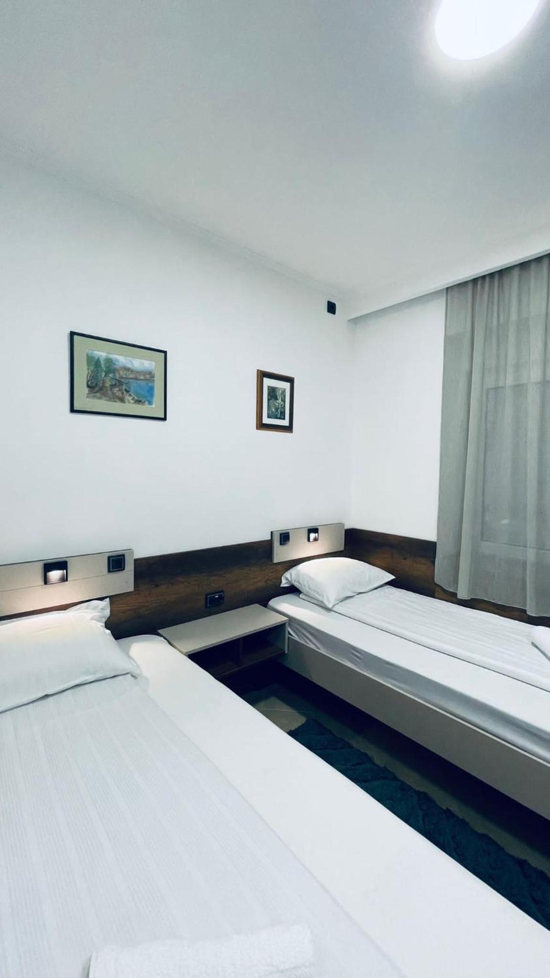 Kollar D Guest House - Prenociste Rooms Subotica Esterno foto