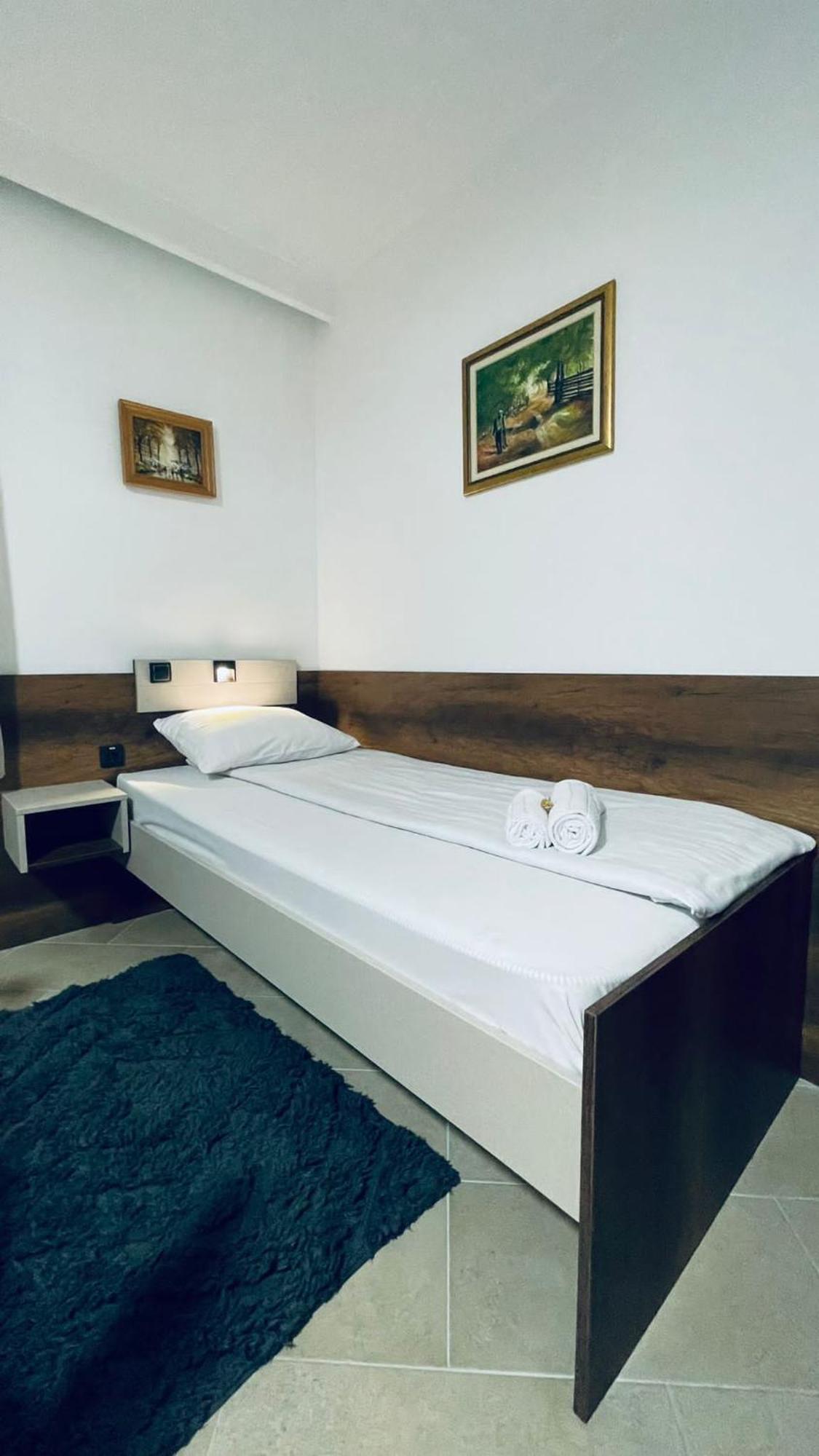 Kollar D Guest House - Prenociste Rooms Subotica Esterno foto