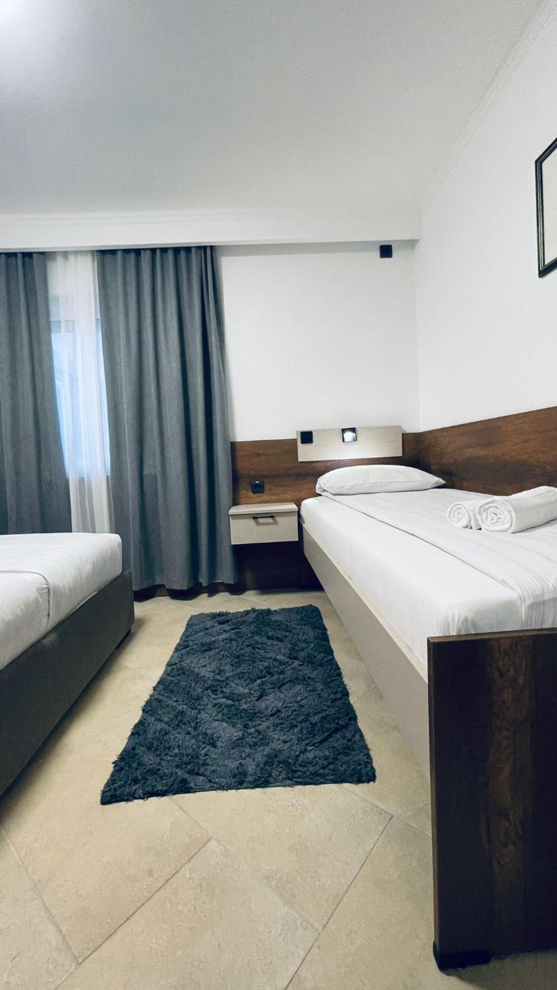 Kollar D Guest House - Prenociste Rooms Subotica Esterno foto