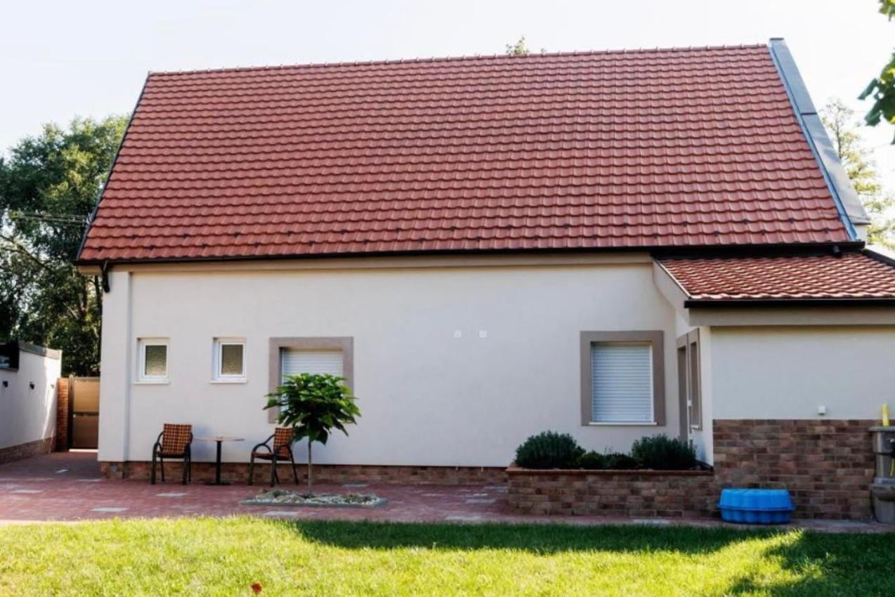 Kollar D Guest House - Prenociste Rooms Subotica Esterno foto
