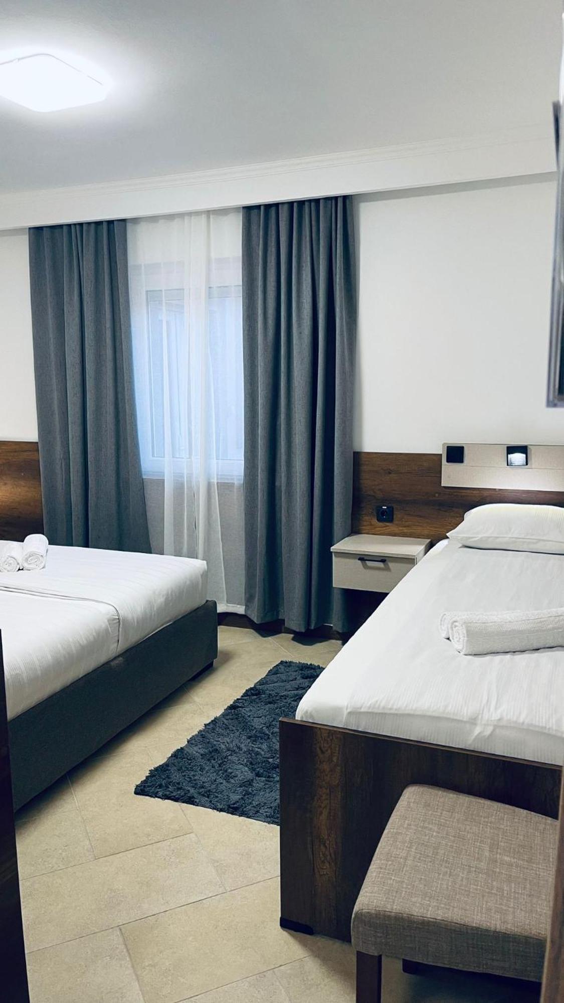 Kollar D Guest House - Prenociste Rooms Subotica Esterno foto