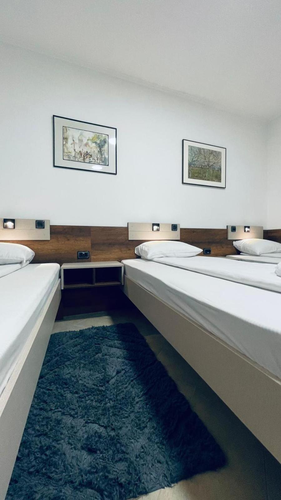 Kollar D Guest House - Prenociste Rooms Subotica Esterno foto