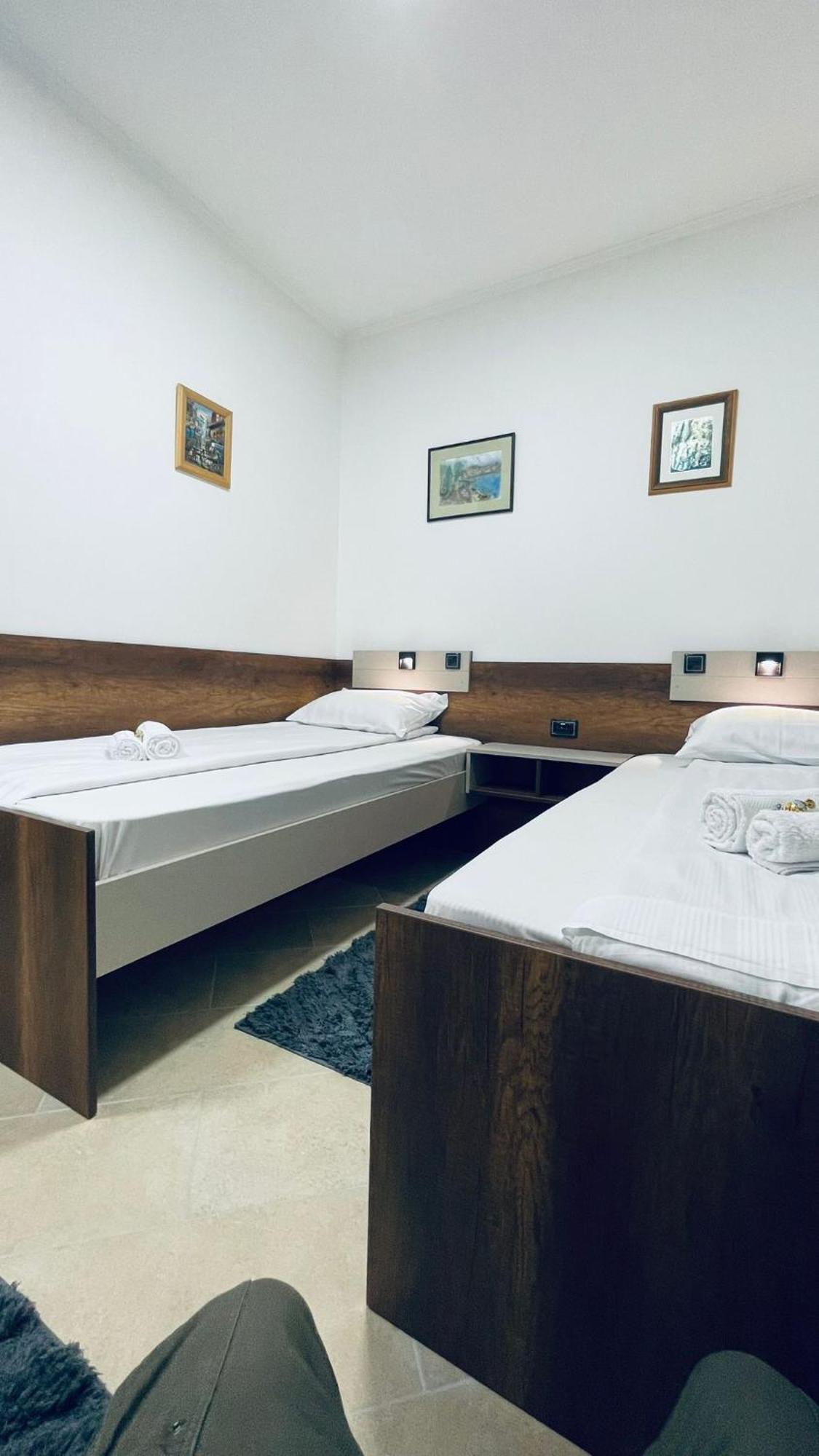 Kollar D Guest House - Prenociste Rooms Subotica Esterno foto