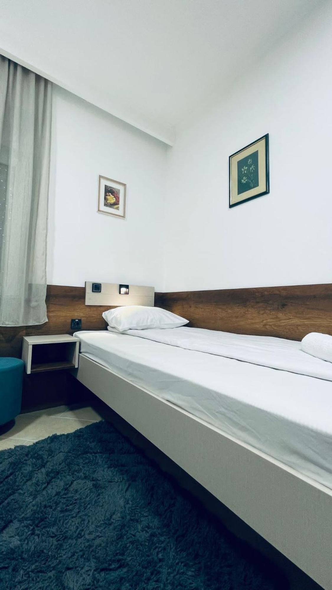 Kollar D Guest House - Prenociste Rooms Subotica Esterno foto