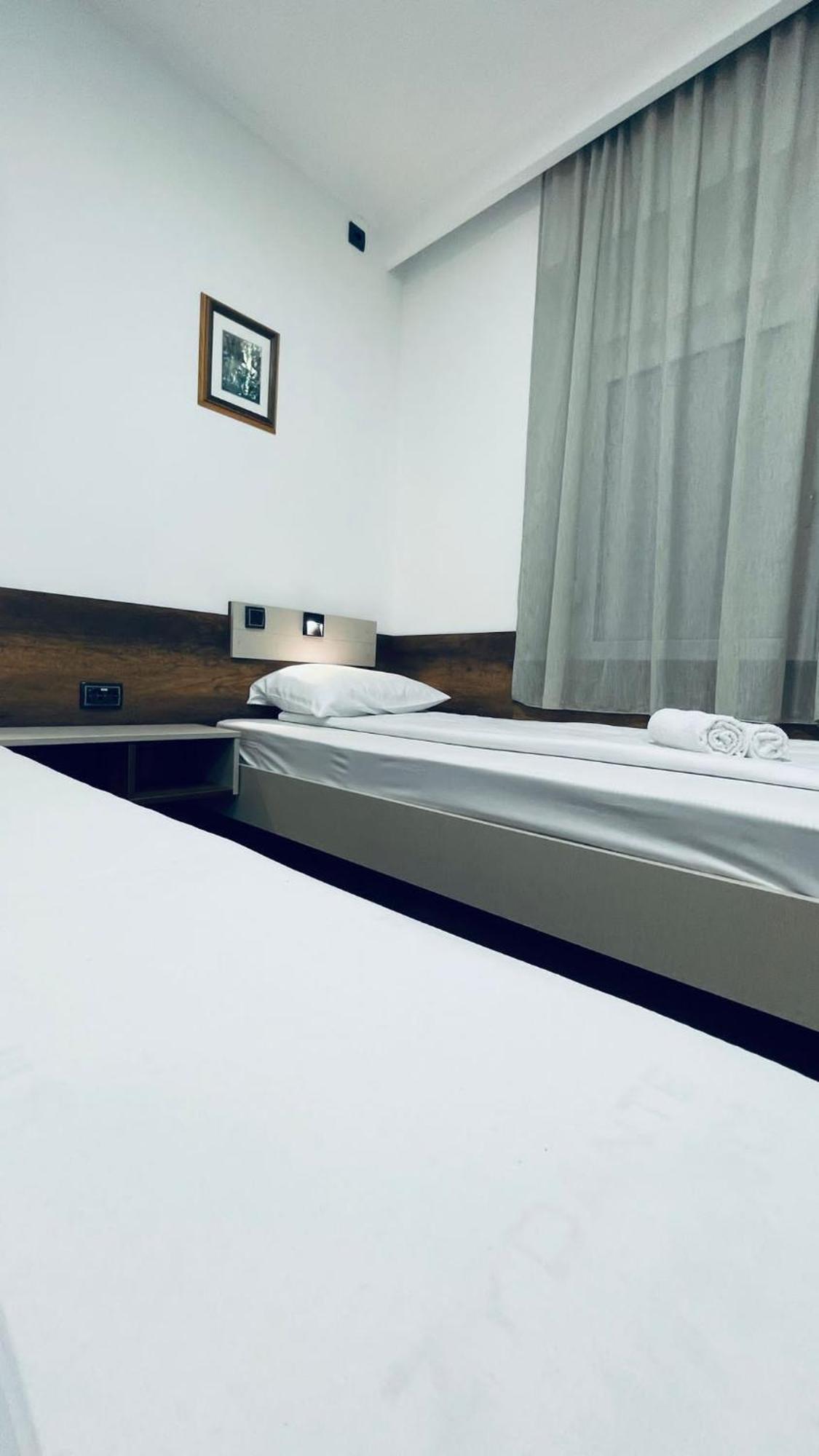 Kollar D Guest House - Prenociste Rooms Subotica Esterno foto