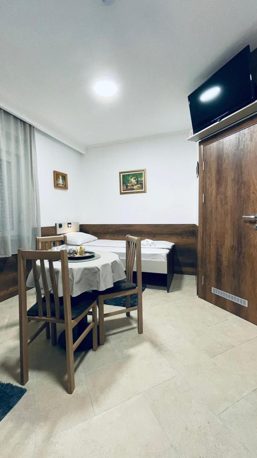 Kollar D Guest House - Prenociste Rooms Subotica Esterno foto