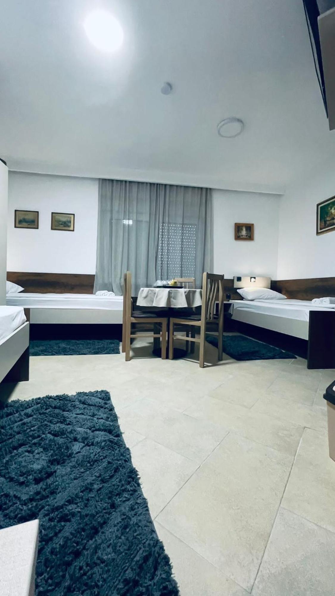 Kollar D Guest House - Prenociste Rooms Subotica Esterno foto