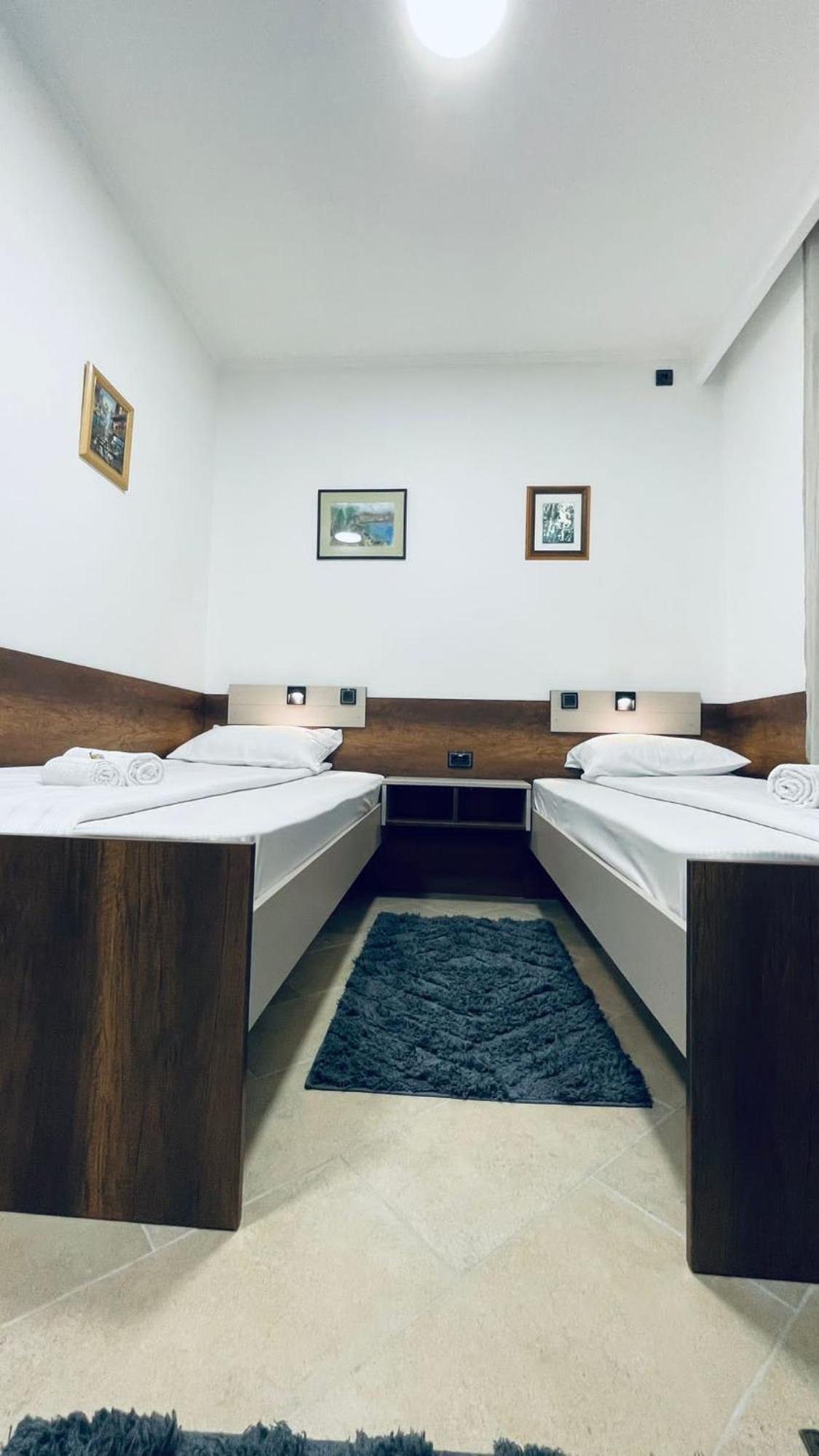 Kollar D Guest House - Prenociste Rooms Subotica Esterno foto