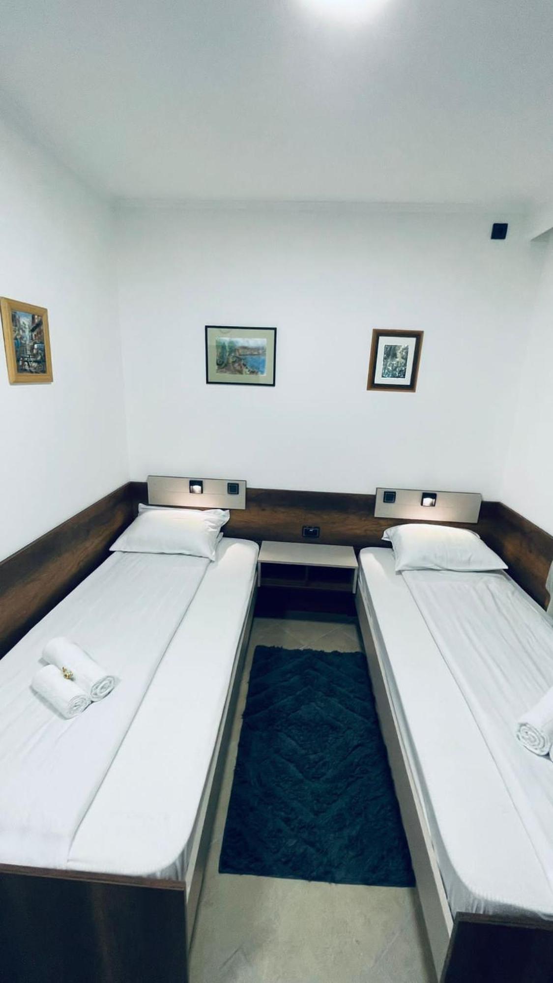 Kollar D Guest House - Prenociste Rooms Subotica Esterno foto
